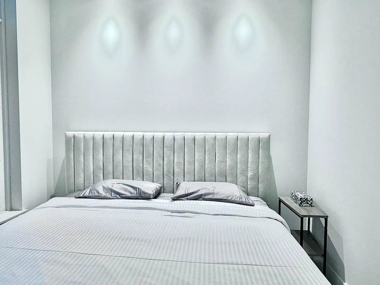 Yorkville Skycrest Penthouse King Bed 13