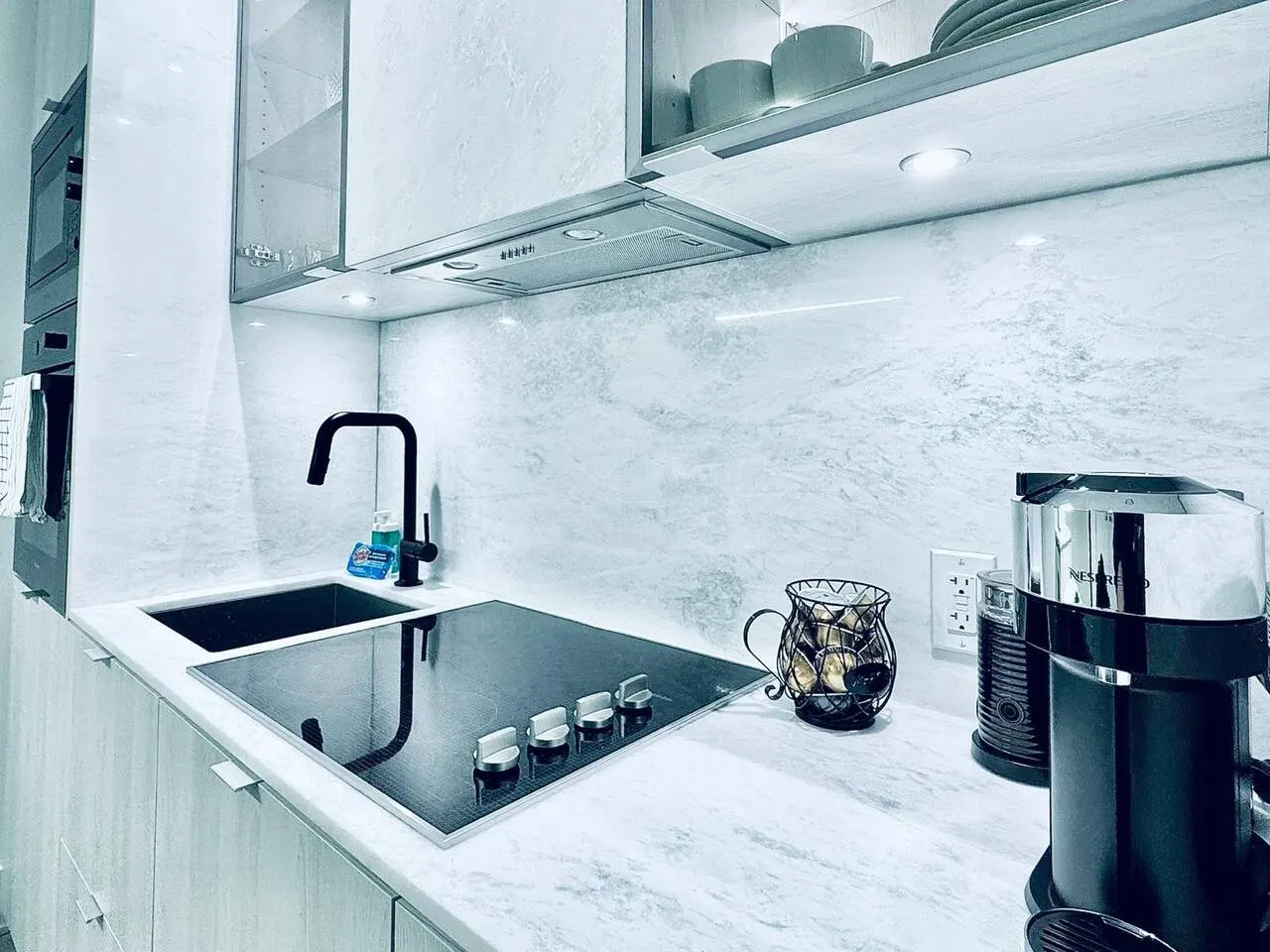 Yorkville Skycrest Penthouse King Bed 16