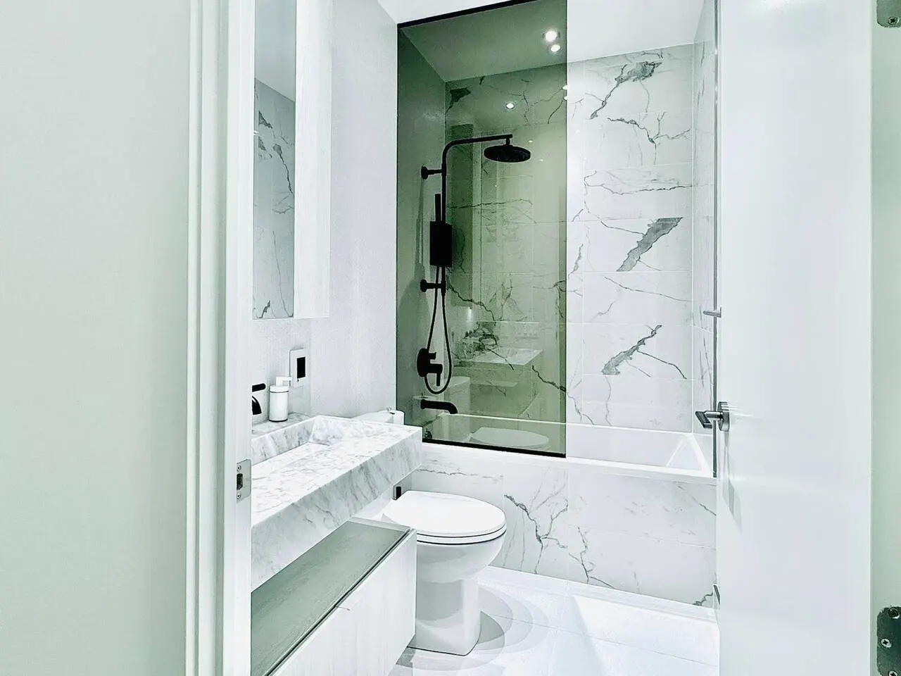 Yorkville Skycrest Penthouse King Bed 17