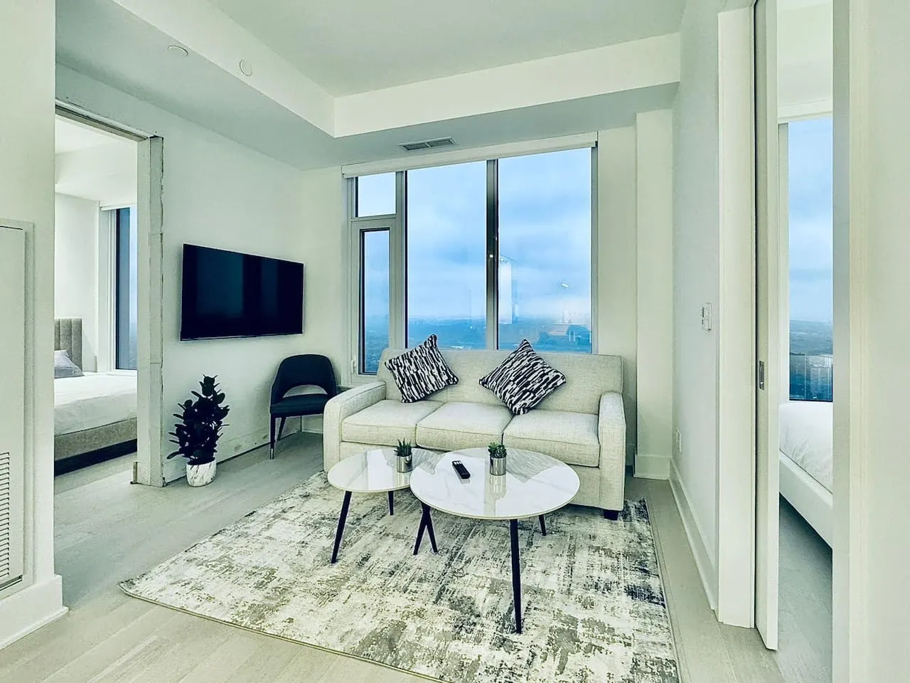 Yorkville Skycrest Penthouse King Bed 18