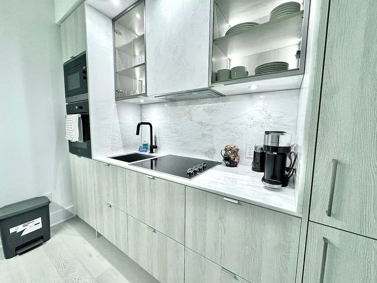 Yorkville Skycrest Penthouse King Bed 19