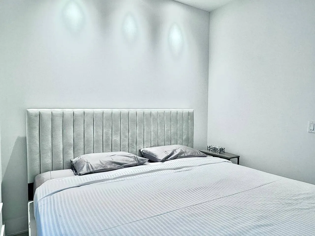 Yorkville Skycrest Penthouse King Bed 6