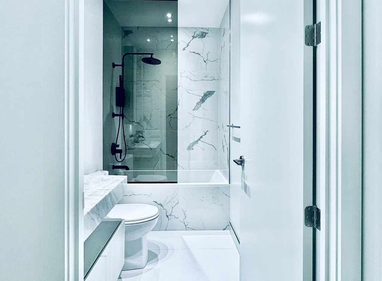 Yorkville Skycrest Penthouse King Bed 8