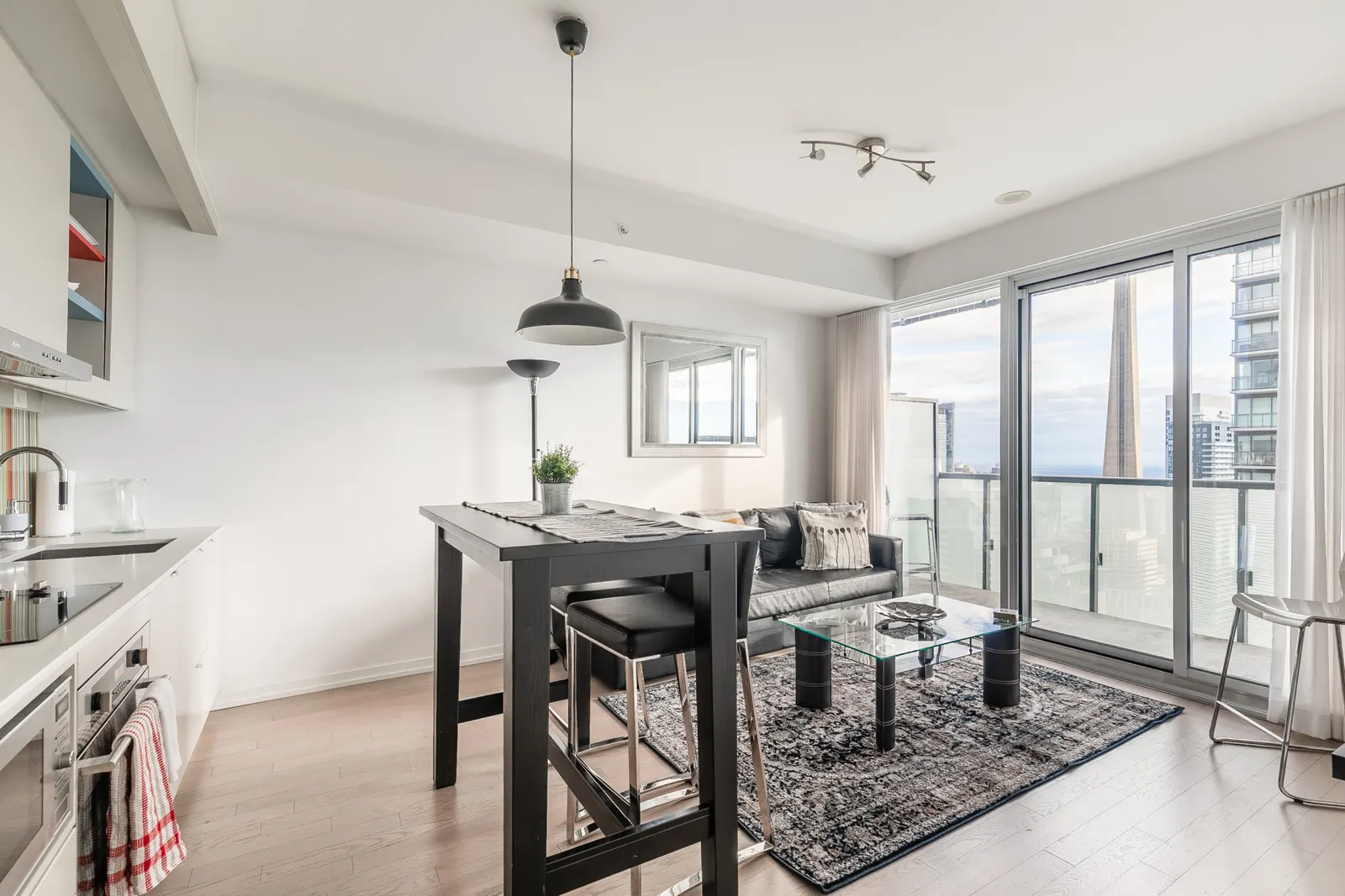 Stylish Executive 1BR Sleeps 4 Prime Location 10