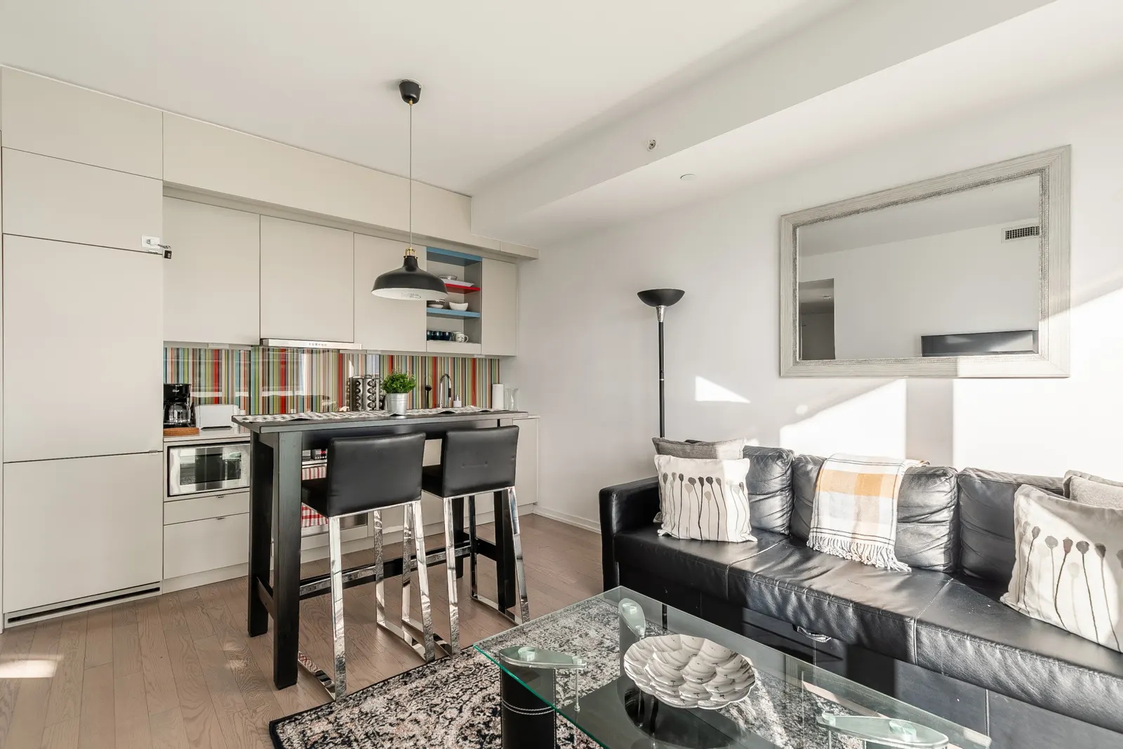 Stylish Executive 1BR Sleeps 4 Prime Location 11