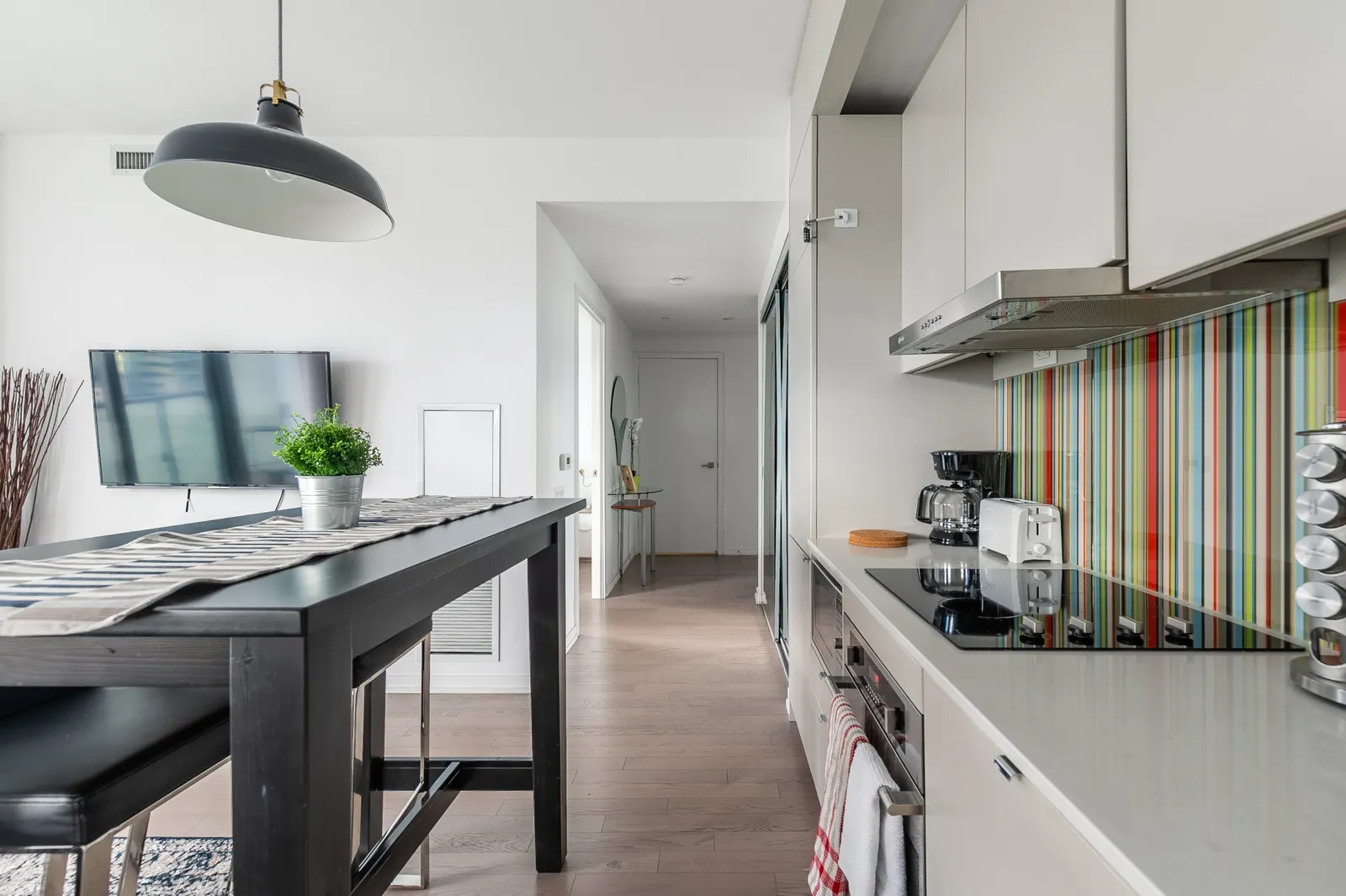 Stylish Executive 1BR Sleeps 4 Prime Location 12