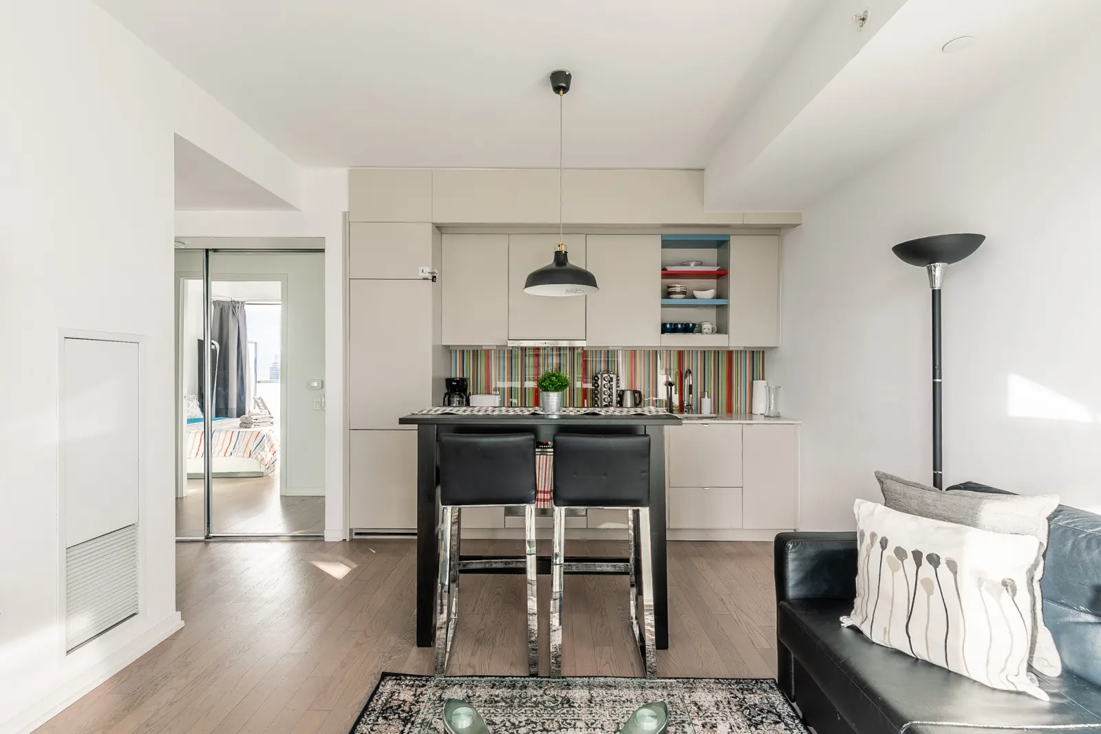 Stylish Executive 1BR Sleeps 4 Prime Location 4