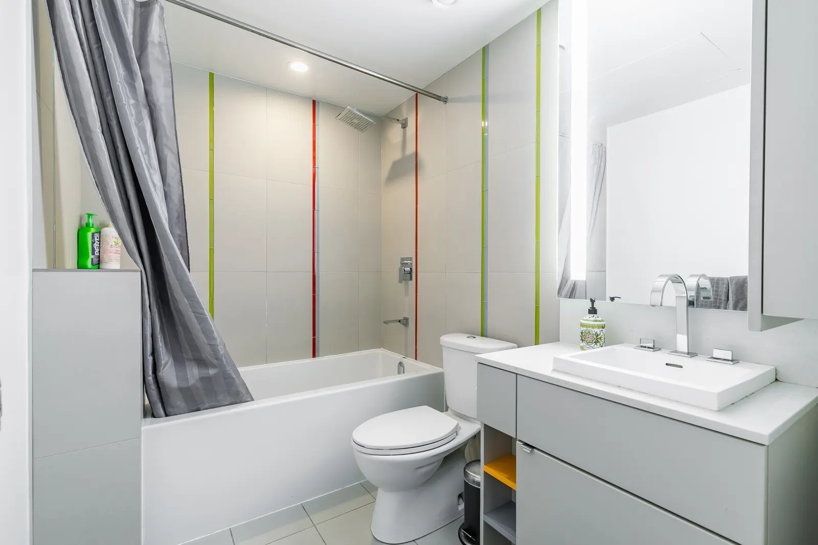 Stylish Executive 1BR Sleeps 4 Prime Location 8