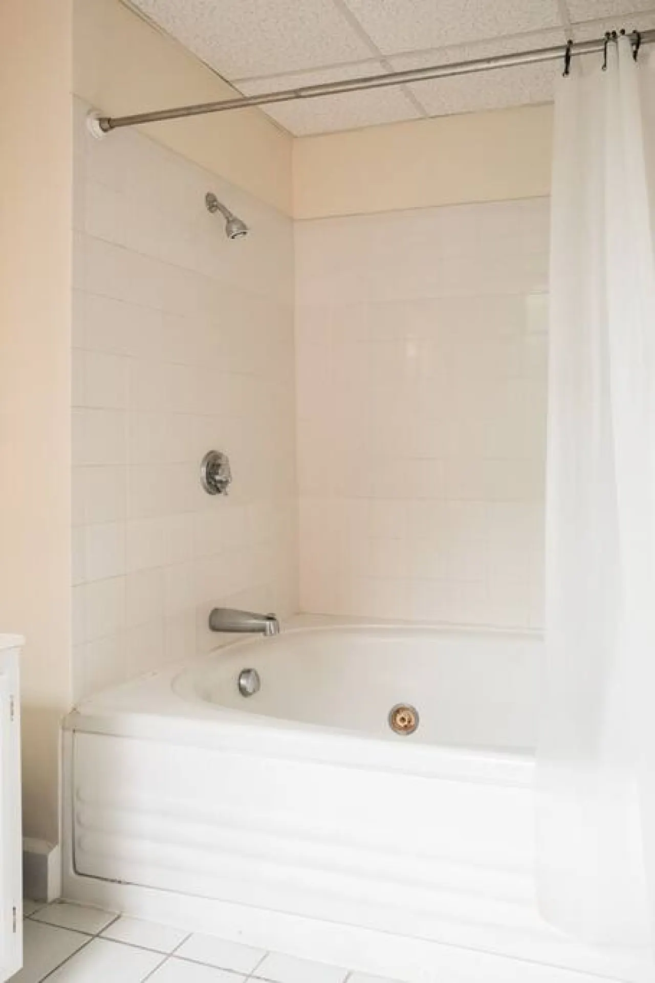Charming 1 Bedroom Newbury Street 9