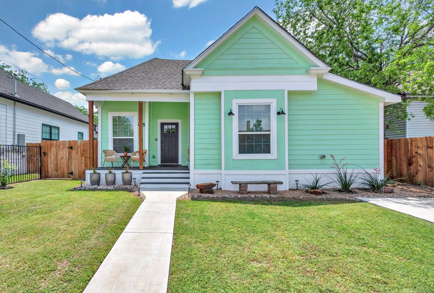 Cozy Mint Cottage- Downtown Waco 2