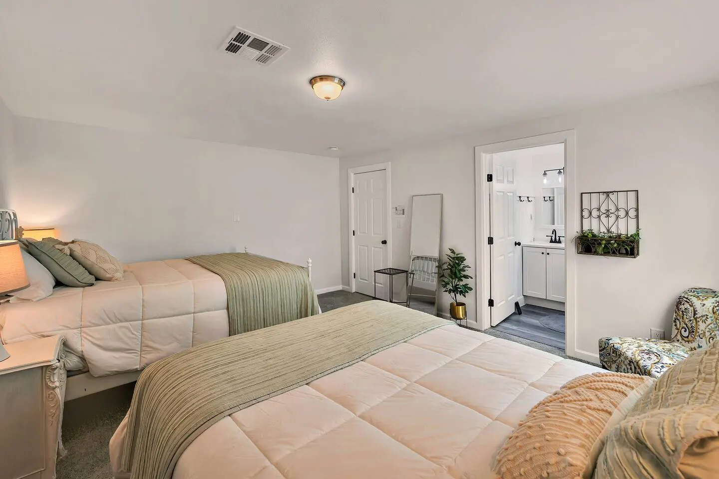 Cozy Mint Cottage- Downtown Waco 19