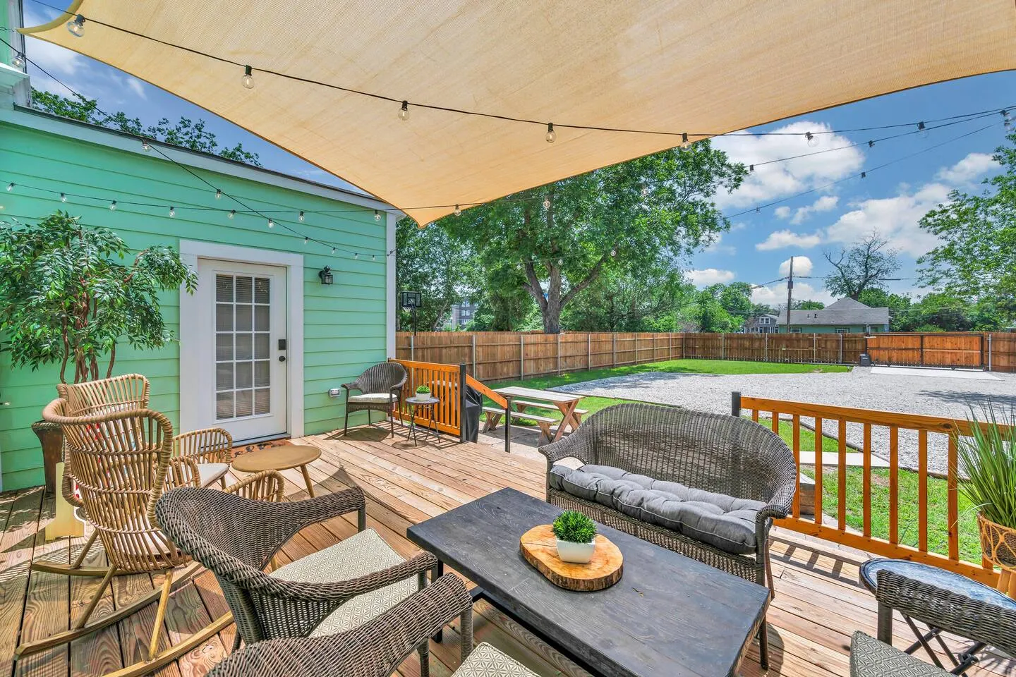 Cozy Mint Cottage- Downtown Waco 3