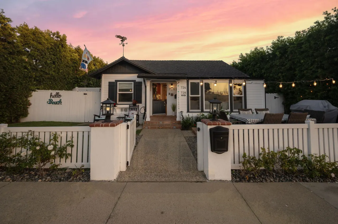 Cottage on 14th - 7 Blocks To Beach, XBOX, Bikes, Pets