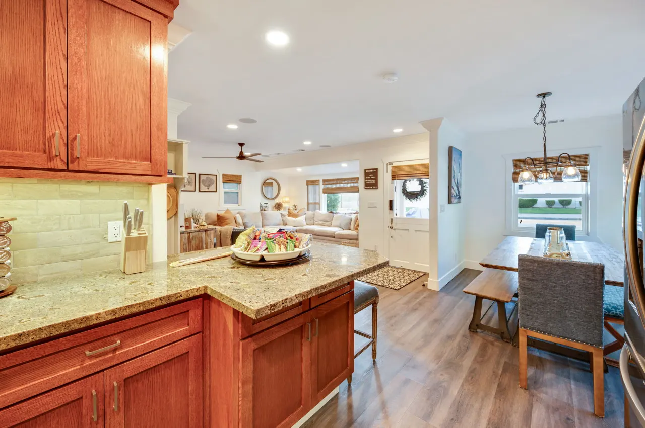 Cottage on 14th - 7 Blocks To Beach, XBOX, Bikes, Pets 13