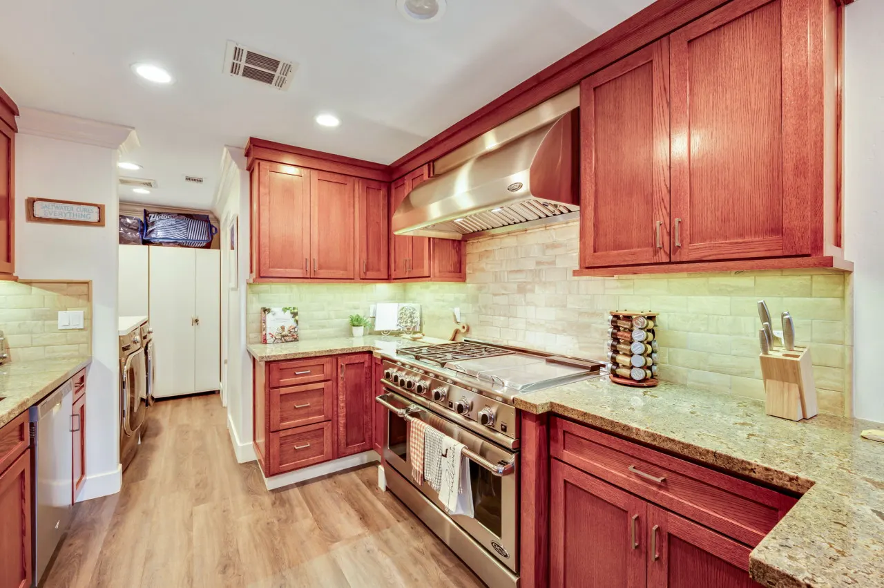 Cottage on 14th - 7 Blocks To Beach, XBOX, Bikes, Pets 15