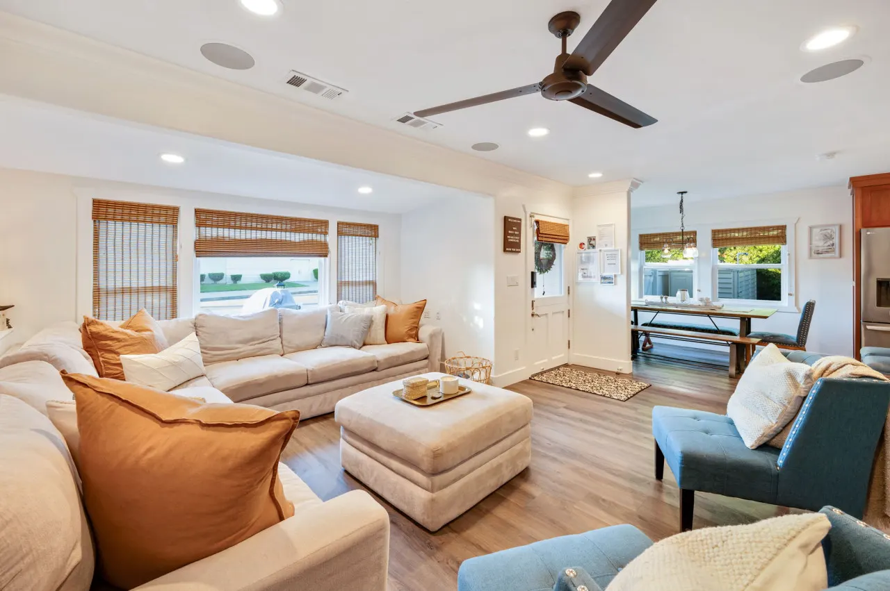 Cottage on 14th - 7 Blocks To Beach, XBOX, Bikes, Pets 6