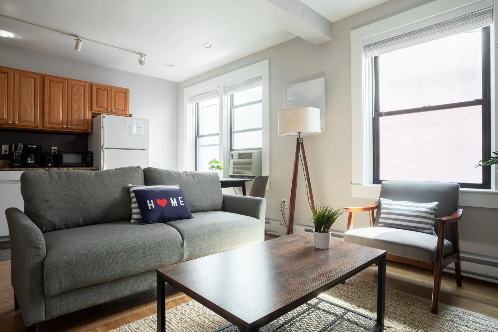 1br in Heart of Theater District Walk Anywhere! 1