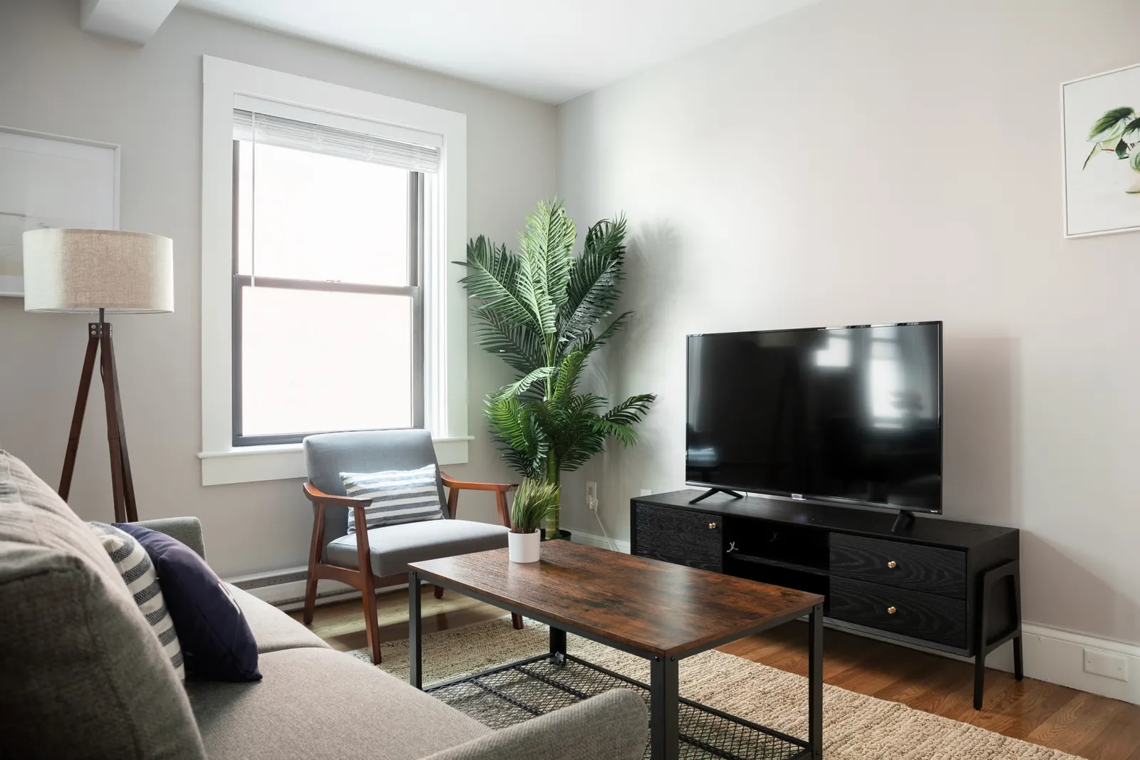 1br in Heart of Theater District Walk Anywhere! 9