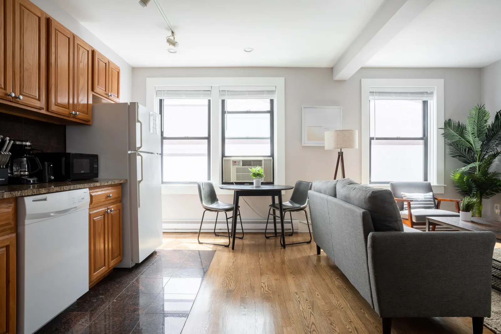 1br in Heart of Theater District Walk Anywhere! 7