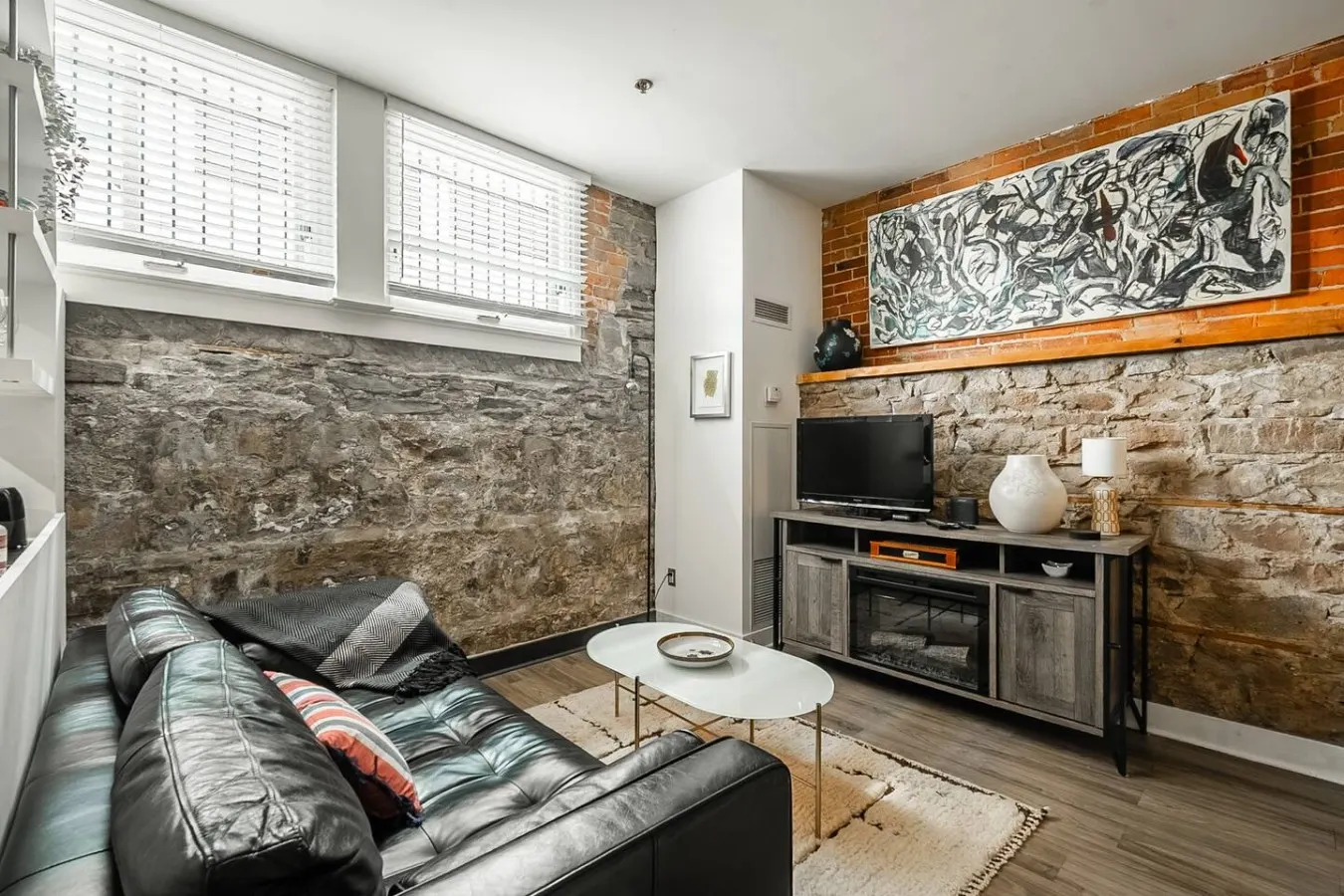 Lower-Level Studio Historic Charm King West 2