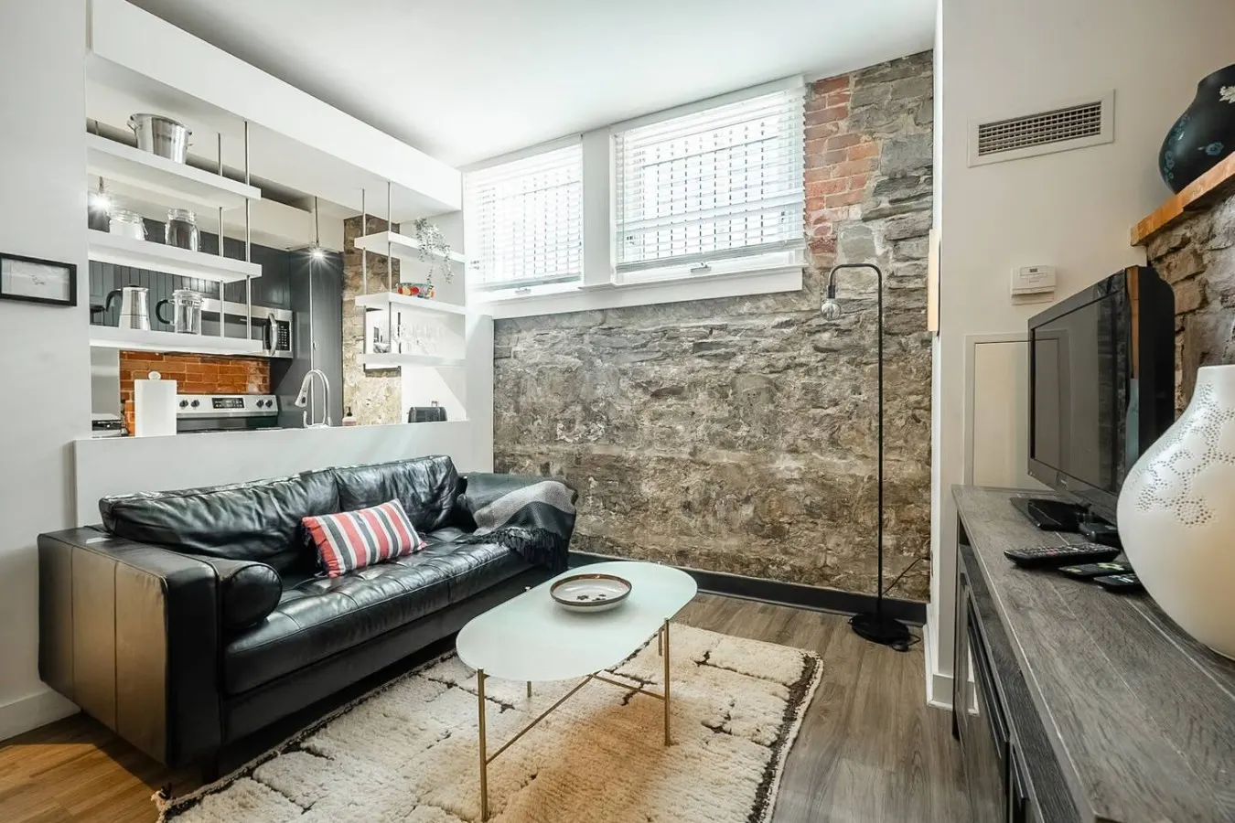 Lower-Level Studio Historic Charm King West 9