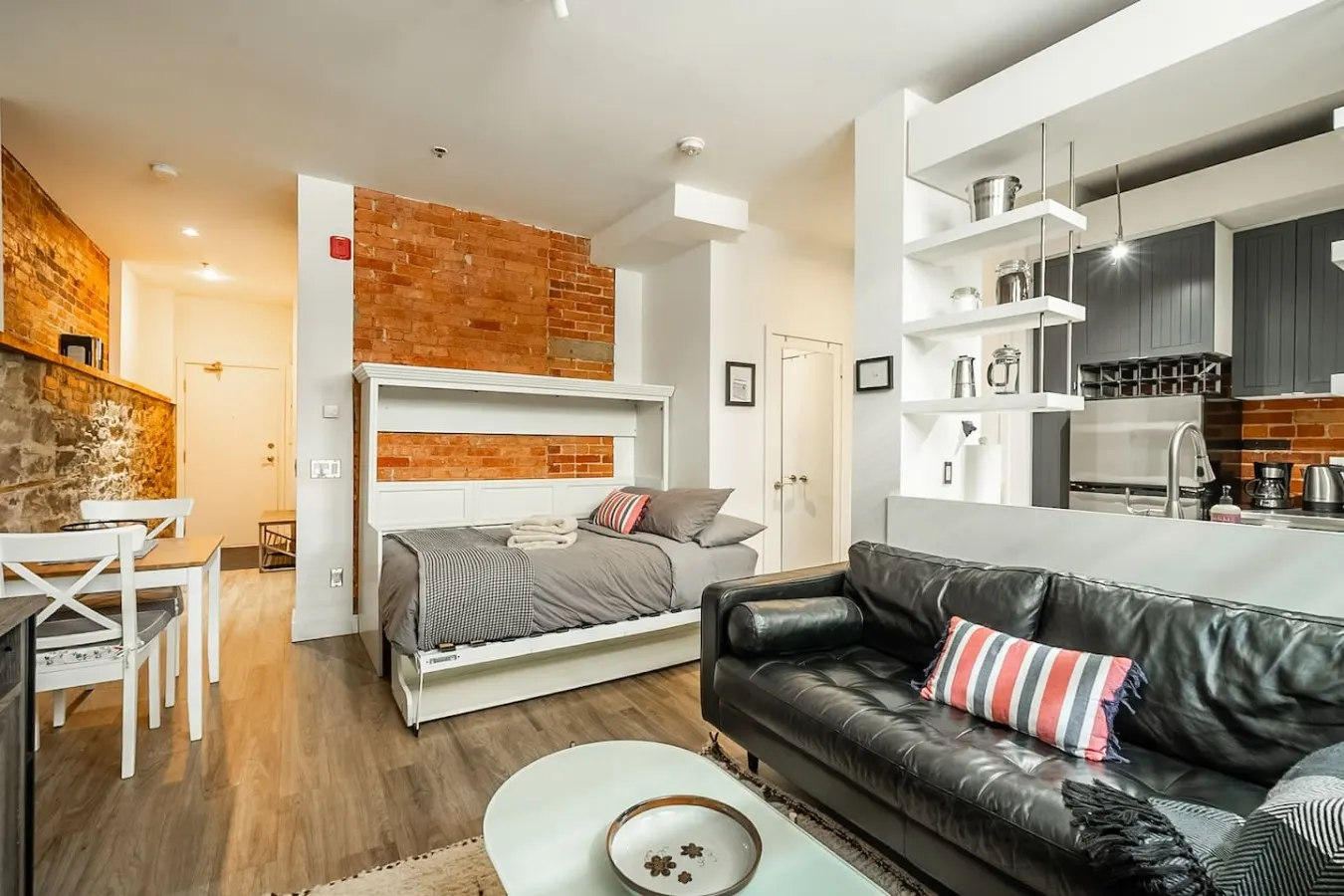 Lower-Level Studio Historic Charm King West 11