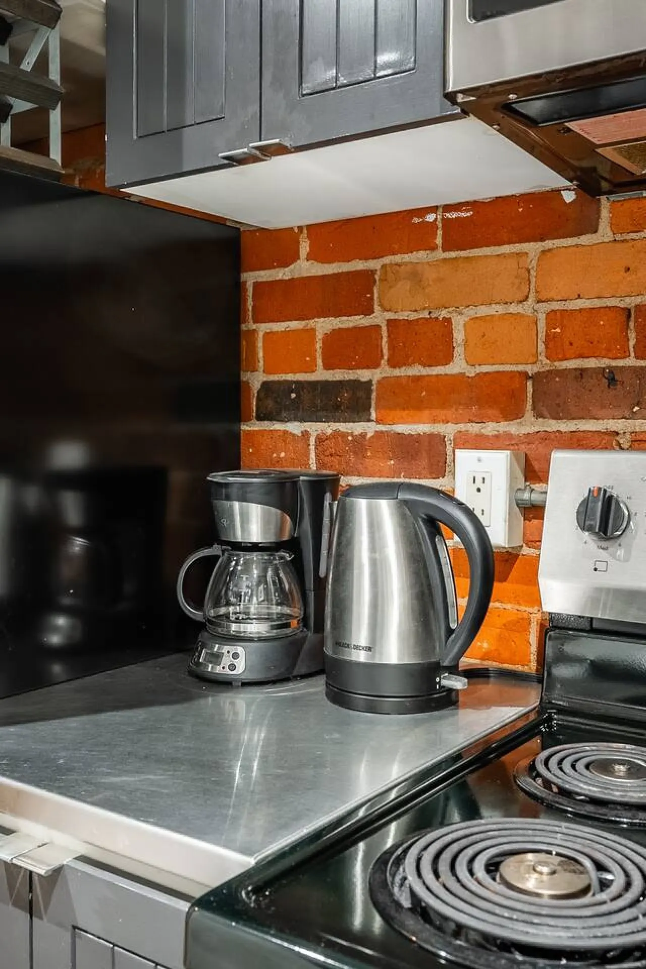 Lower-Level Studio Historic Charm King West 20