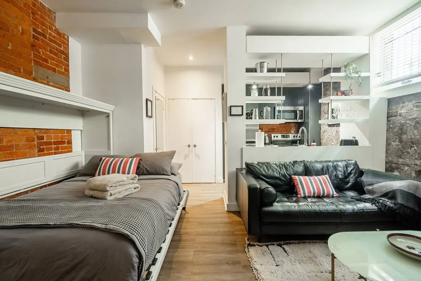 Lower-Level Studio Historic Charm King West 8