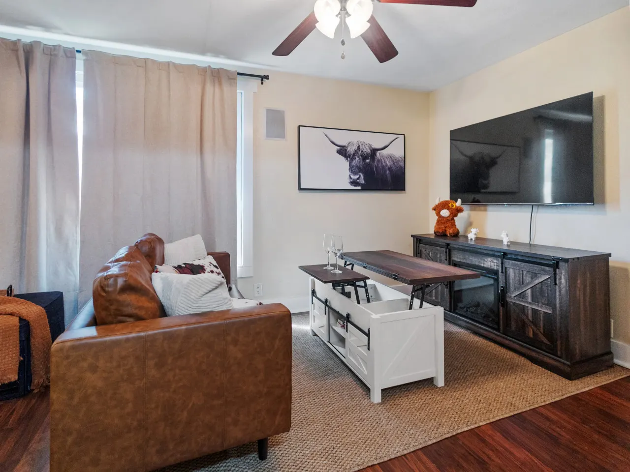 Pet-Friendly Free Garage Parking Close to Downtown, UNL & Haymarket! 13