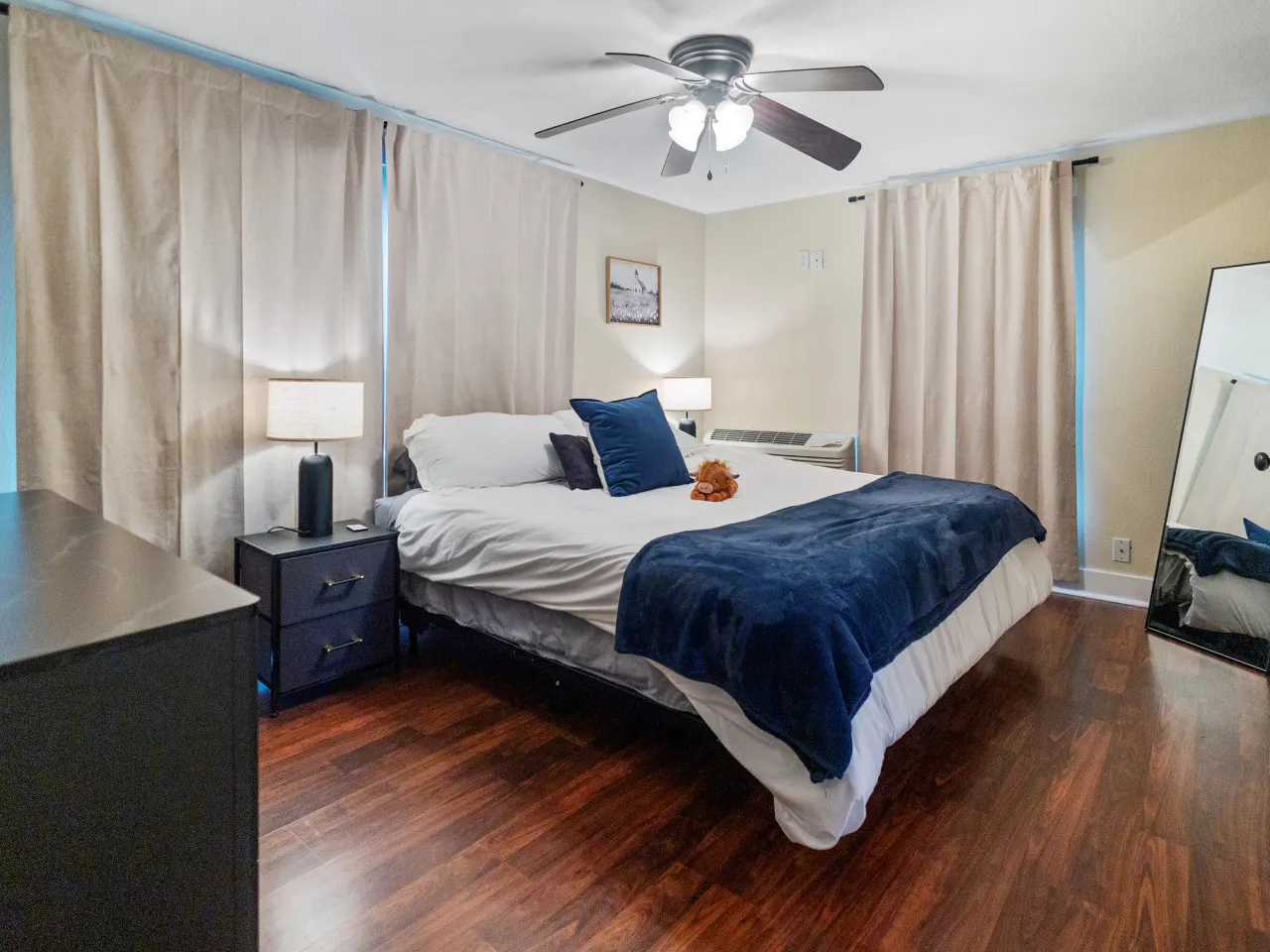Pet-Friendly Free Garage Parking Close to Downtown, UNL & Haymarket! 7