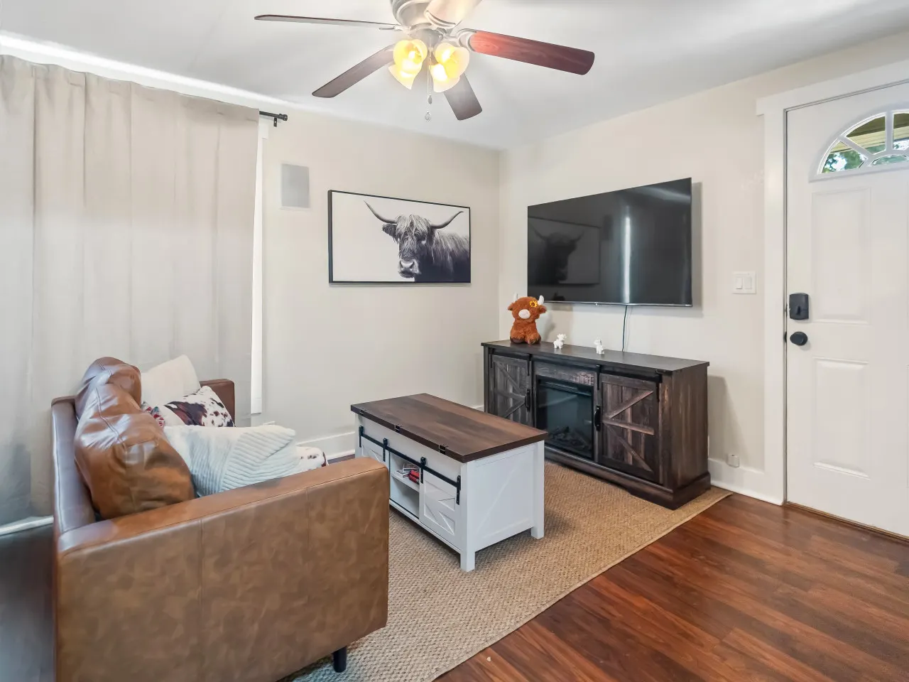 Pet-Friendly Free Garage Parking Close to Downtown, UNL & Haymarket! 8