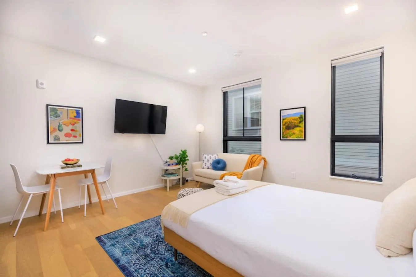 Spacious Mission Hill Studio! 1
