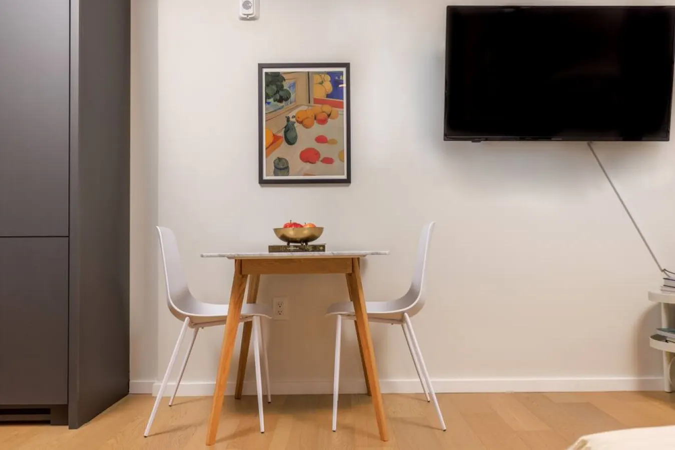 Spacious Mission Hill Studio! 9