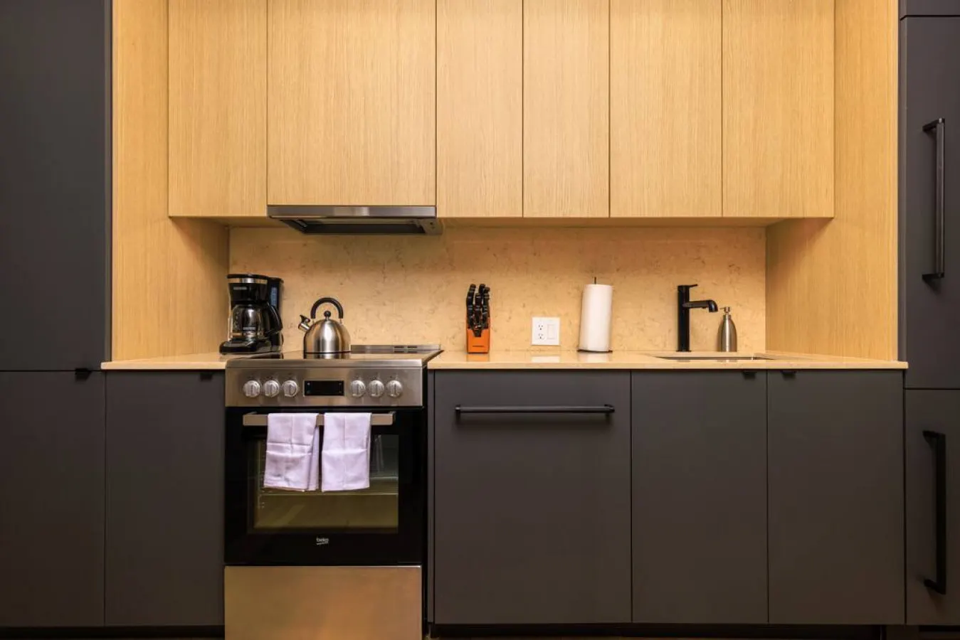 Spacious Mission Hill Studio! 7