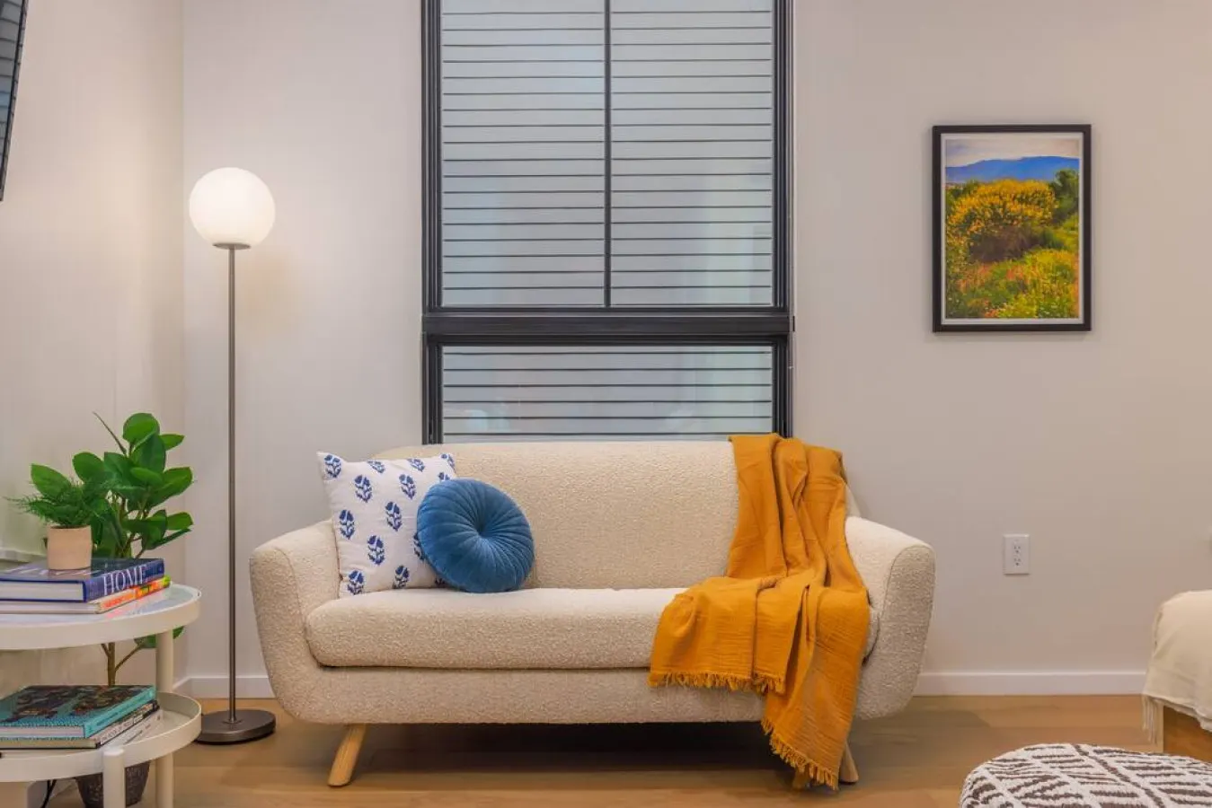 Spacious Mission Hill Studio! 8