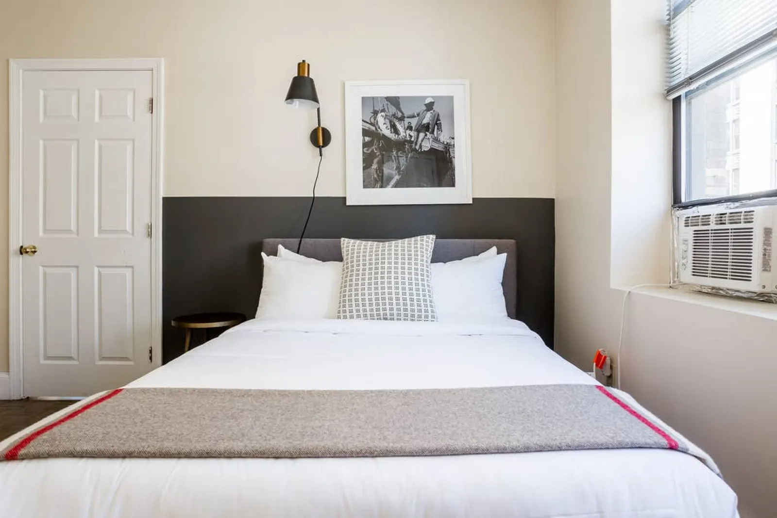 Elegant 2BD/2BA furnished apartment in FiDi 14