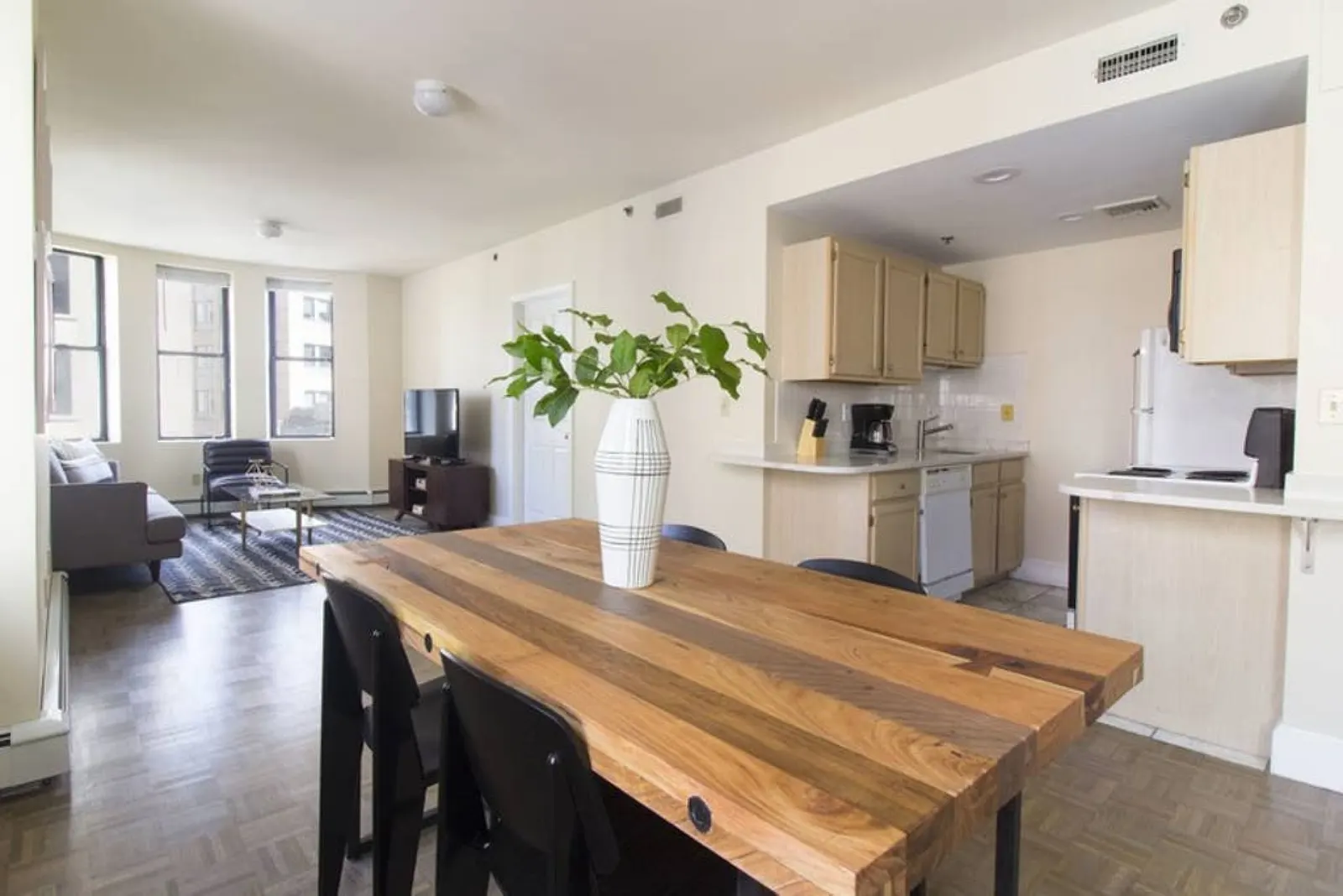Elegant 2BD/2BA furnished apartment in FiDi 5