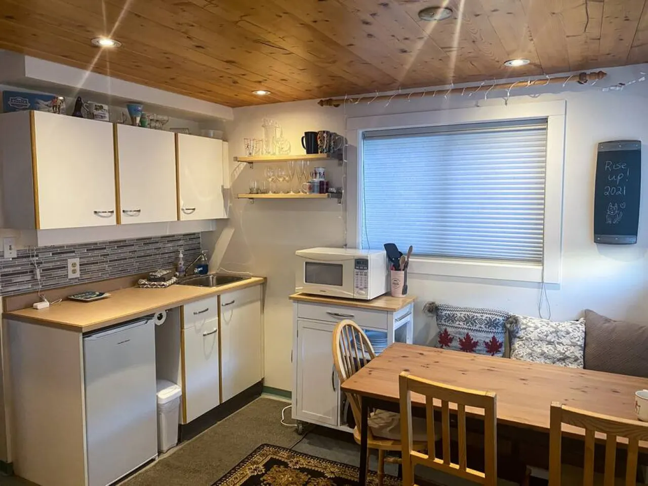 Apex Mountain ~ The Snuggle Inn - BC Reg#PM901892022 10