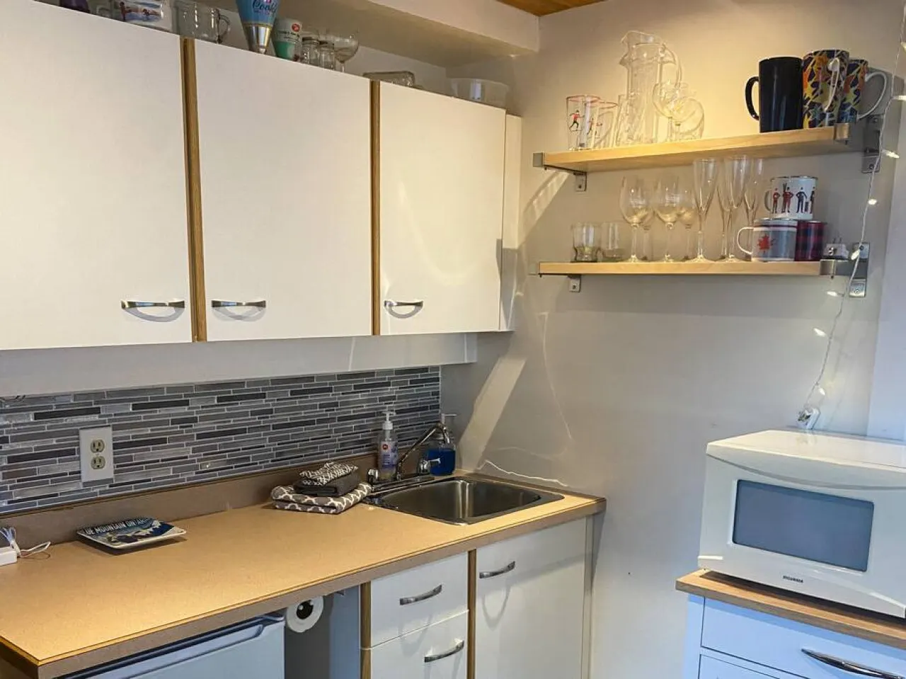 Apex Mountain ~ The Snuggle Inn - BC Reg#PM901892022 11