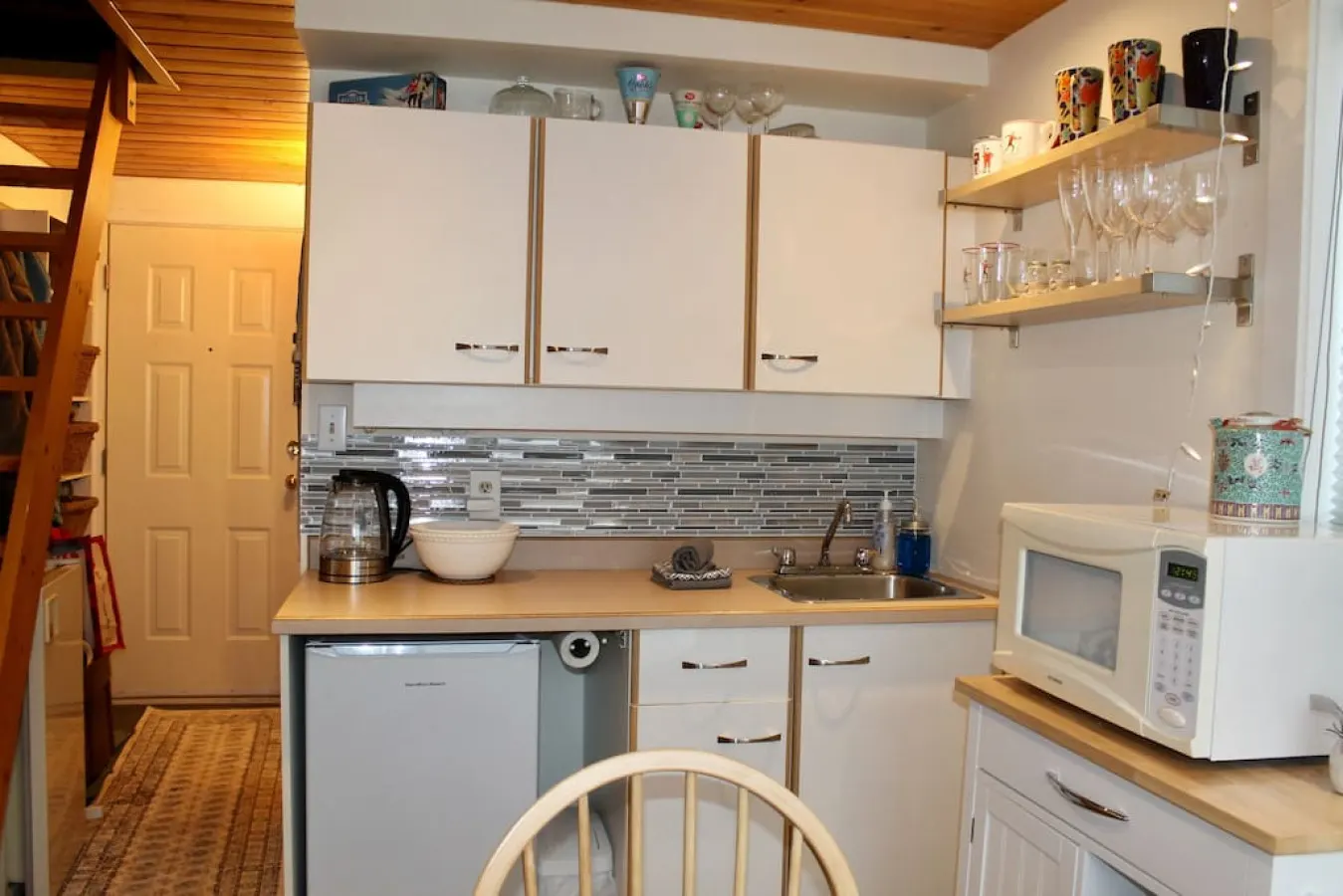 Apex Mountain ~ The Snuggle Inn - BC Reg#PM901892022 6