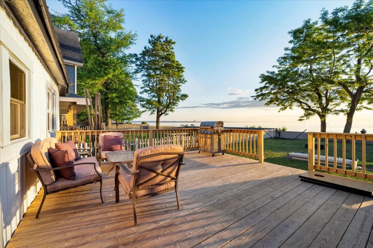 Parks Slice Heaven 2BR Waterfront with Hot tub 2