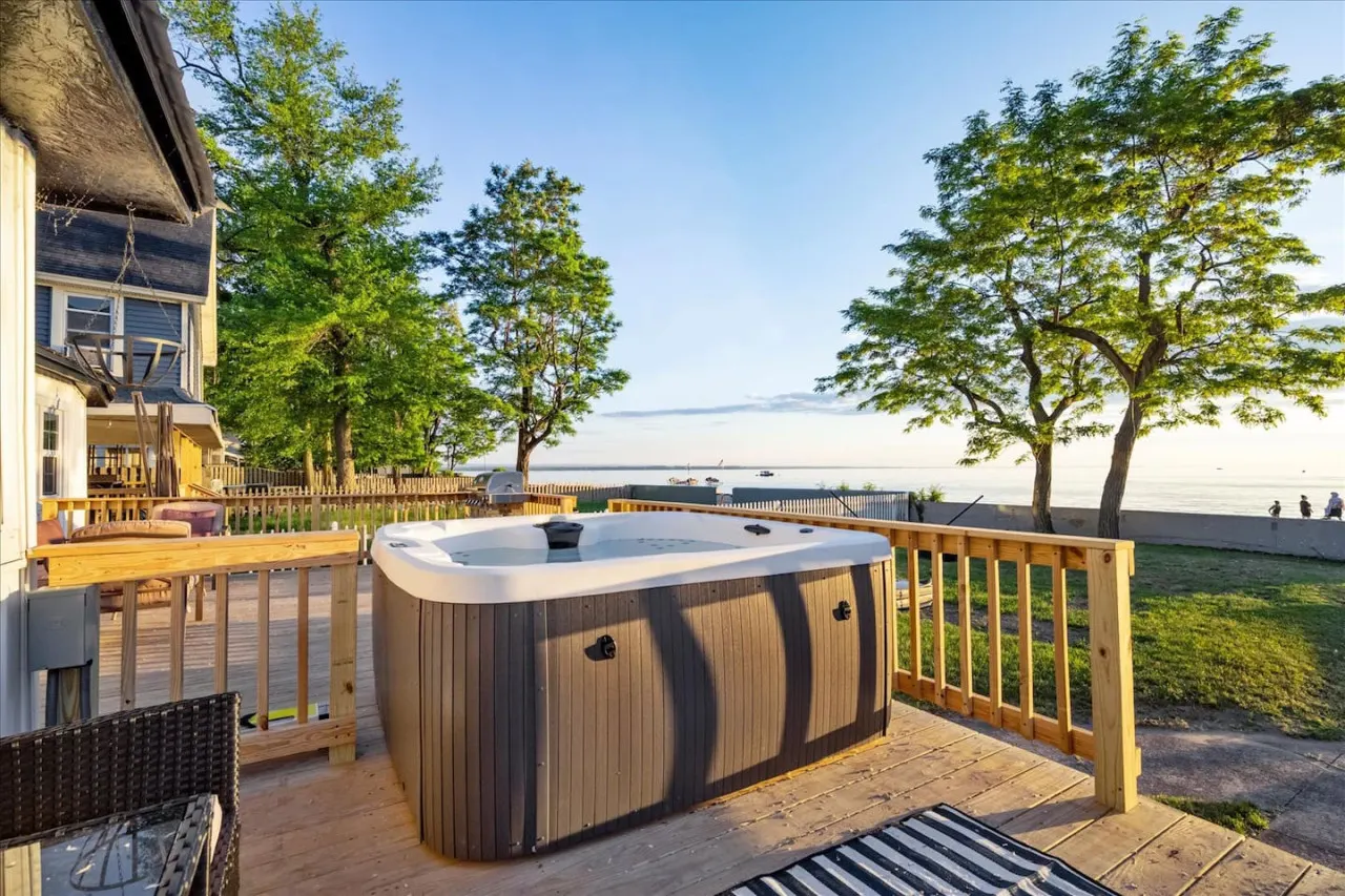 Parks Slice Heaven 2BR Waterfront with Hot tub 13
