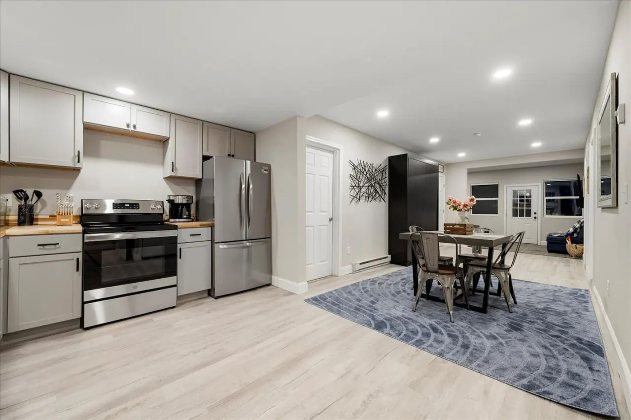 Parks Slice Heaven 2BR Waterfront with Hot tub 14