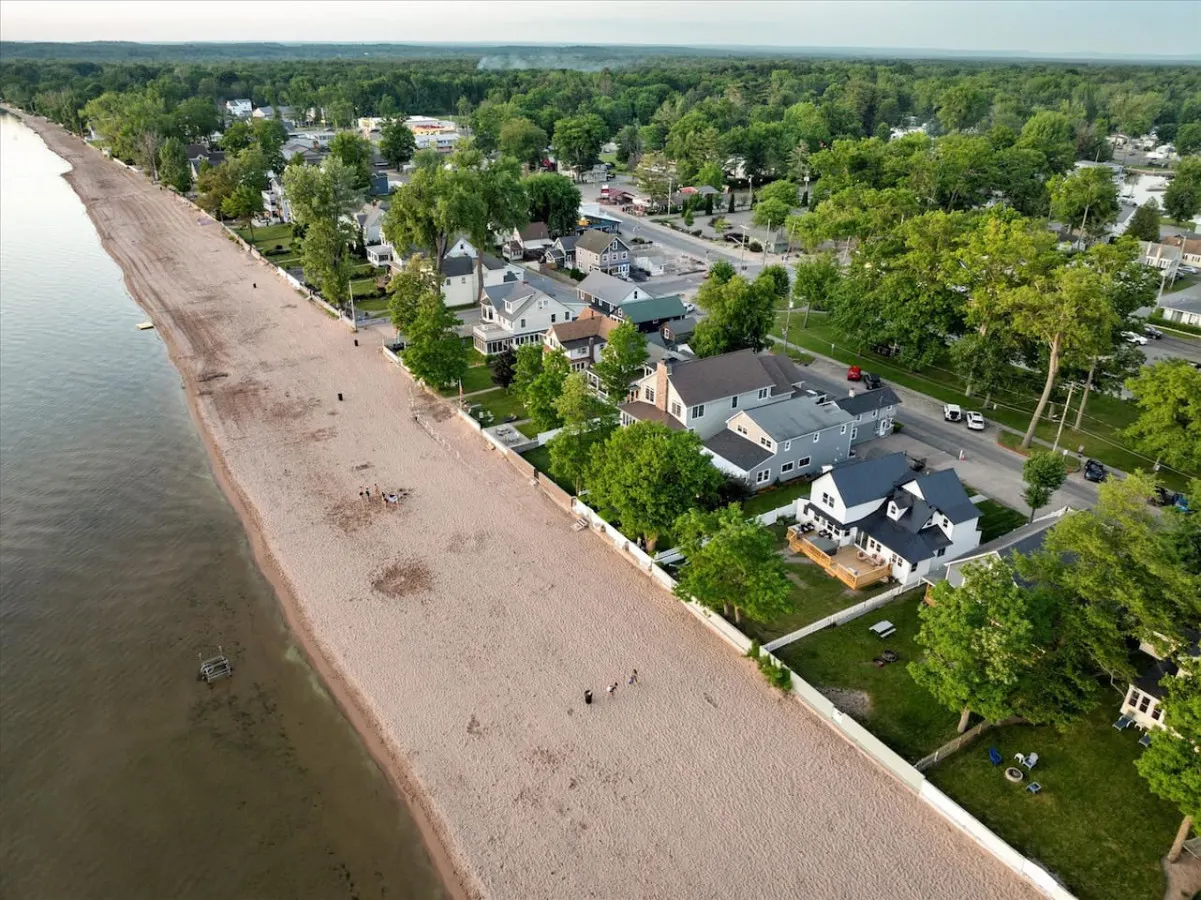 Parks Slice Heaven 2BR Waterfront with Hot tub 17