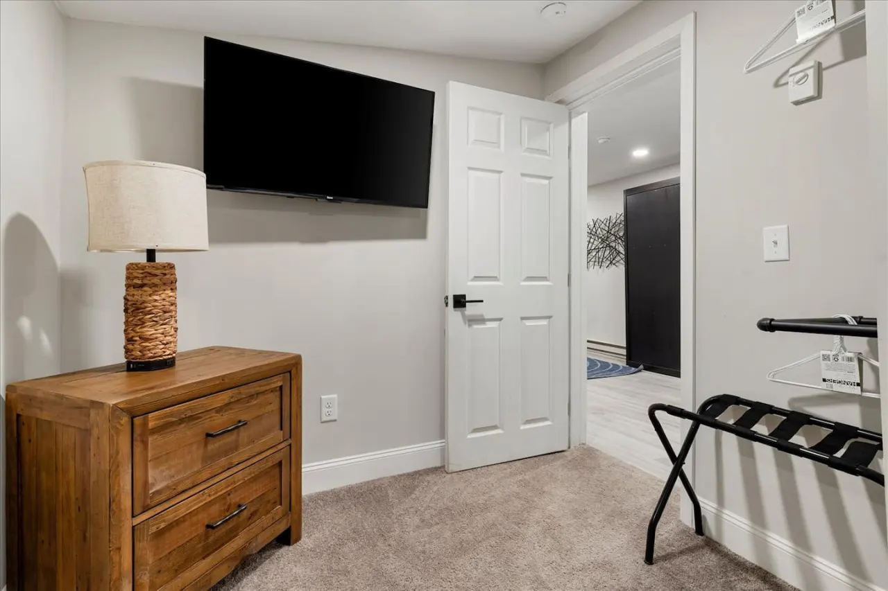 Parks Slice Heaven 2BR Waterfront with Hot tub 18