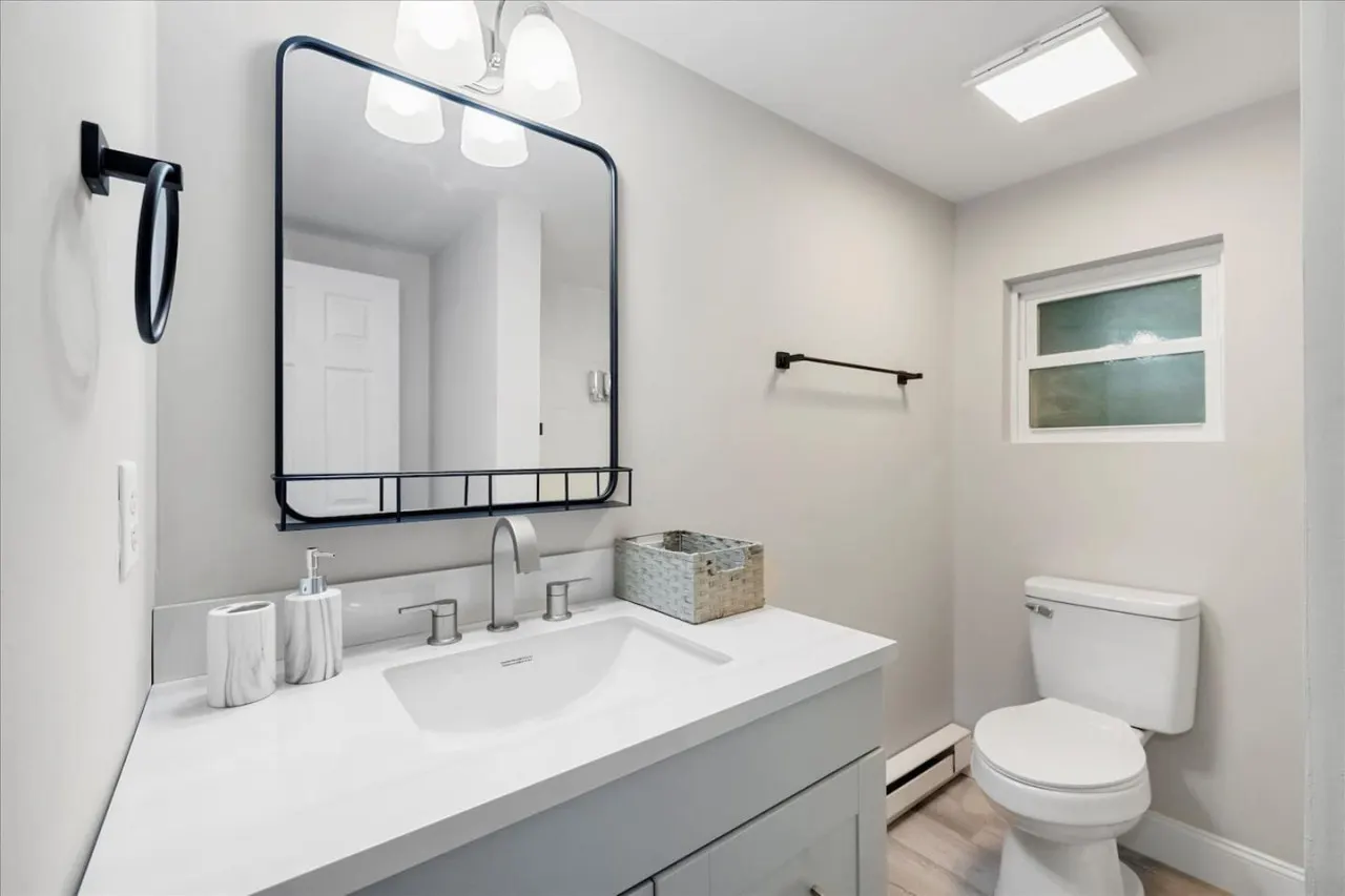 Parks Slice Heaven 2BR Waterfront with Hot tub 19
