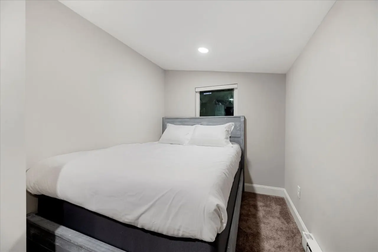 Parks Slice Heaven 2BR Waterfront with Hot tub 20