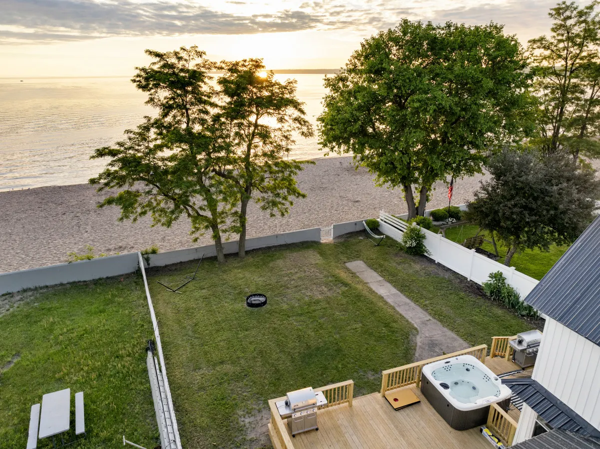 Parks Slice Heaven 2BR Waterfront with Hot tub 6