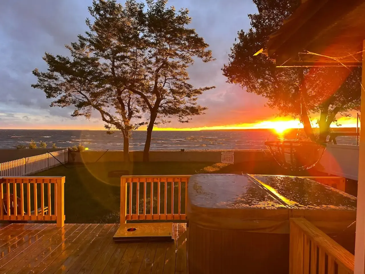 Parks Slice Heaven 2BR Waterfront with Hot tub 8
