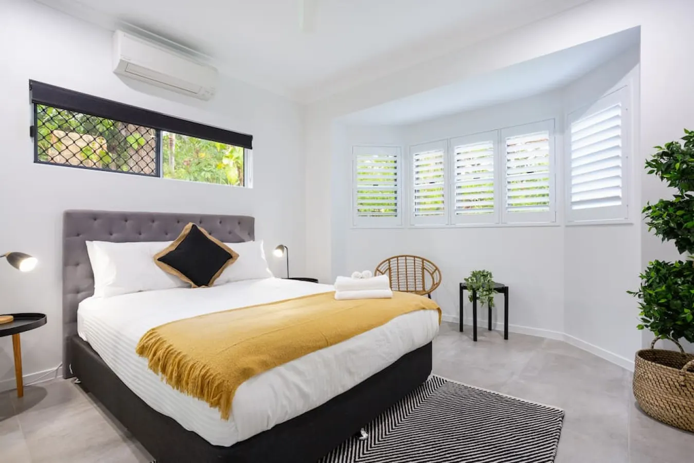 Botanical Gardens Spa Villa - Edge Hill sleeps 9 11